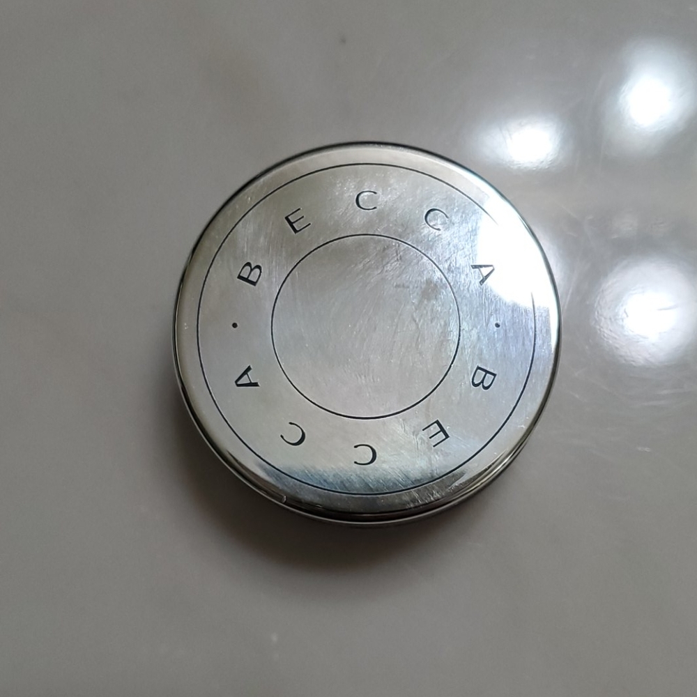 Becca setting powder